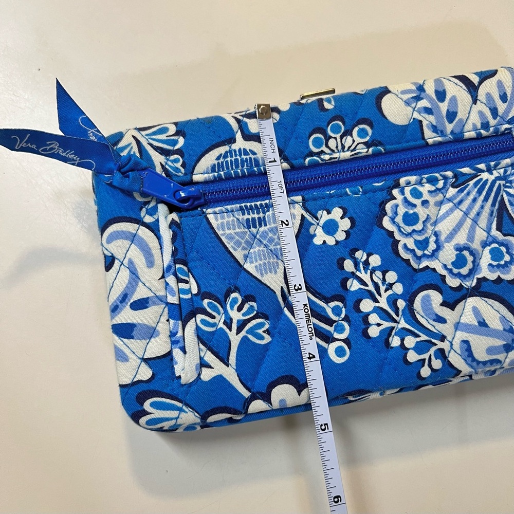 Vera Bradley Women’s Blue White Floral Lagoon Pattern opera style Clutch Wallet - Picture 12 of 14